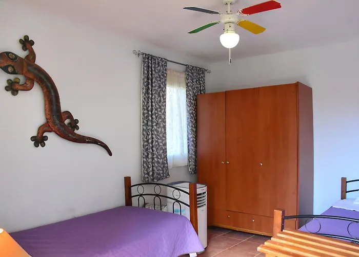 Apartment Pear Tree *