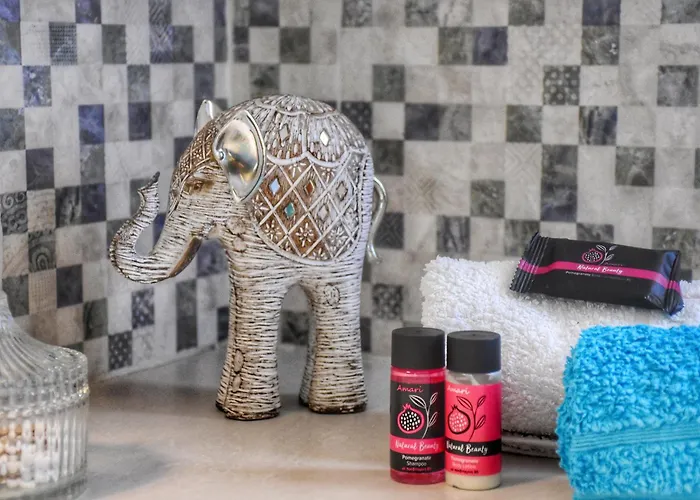 Apartment Pear Tree *