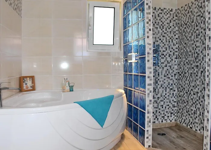 Apartment Pear Tree *