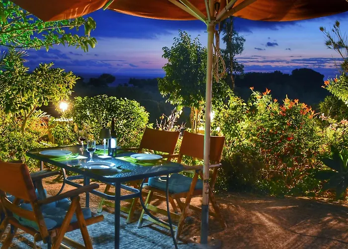 Pear Tree Apartment *